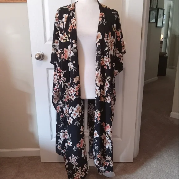 Gee Gee floral kimono; black. L/XL - Picture 2 of 7